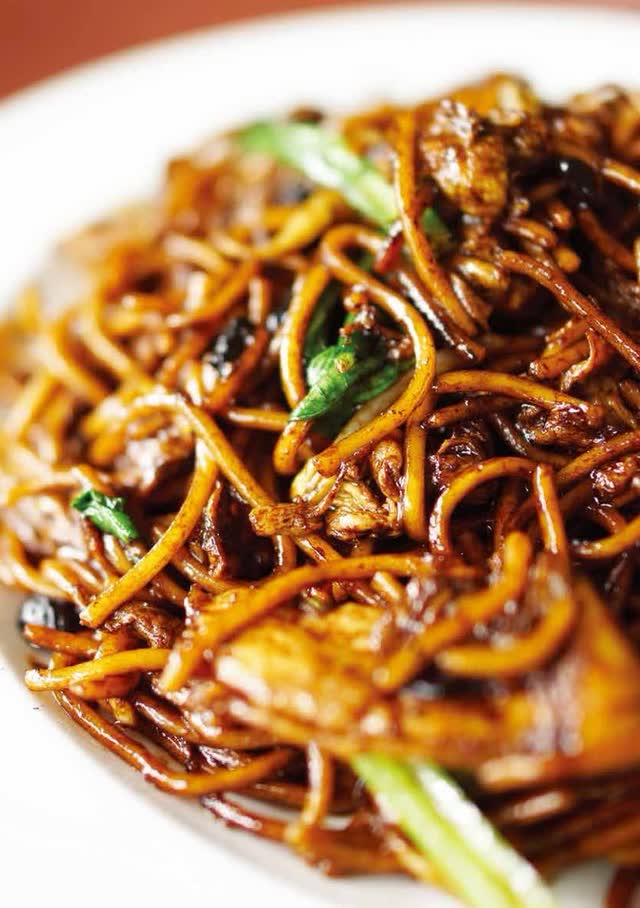 비벼낸 짜장면 클로즈업 — 삼신 가로수길점 — 서울 강남 신사동 가로수길 chinese restaurant (韓国料理 · 美食)
