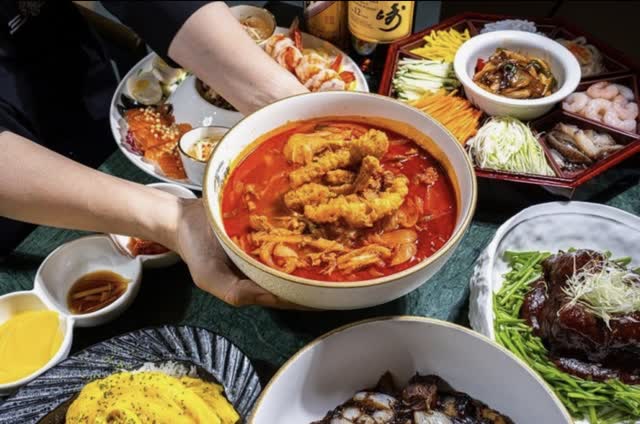 짬뽕을 중심으로 차린 식탁 — 삼신 가로수길점 — 서울 강남 신사동 가로수길 chinese restaurant (韓国料理 · 美食)
