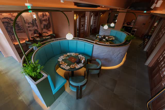 이끼 정원과 부스석이 이어지는 자리 — 삼신 가로수길점 — 서울 강남 신사동 가로수길 chinese restaurant (韓国料理 · 美食)