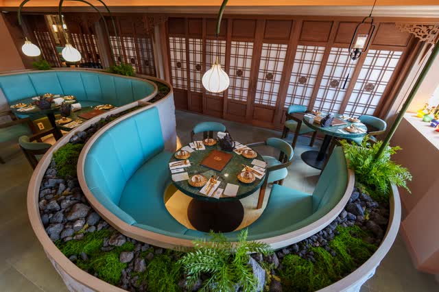 이끼 정원을 두른 곡선 부스석 — 삼신 가로수길점 — 서울 강남 신사동 가로수길 chinese restaurant (韓国料理 · 美食)